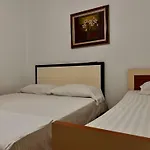 Hostel Grande House