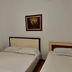 Hostel Grande House