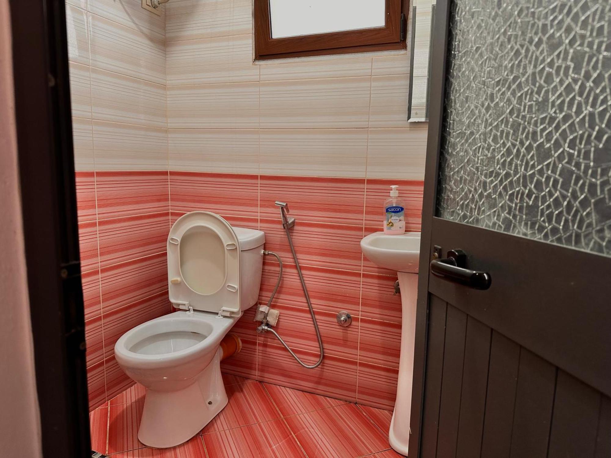 Ostello Grande House *